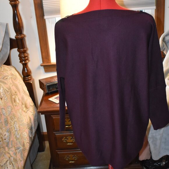 sweater - Picture 5 of 6